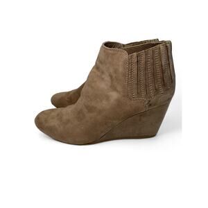 Dolcetta Faux Suede Pull-on Wedge Booties Beige women sz 9.5